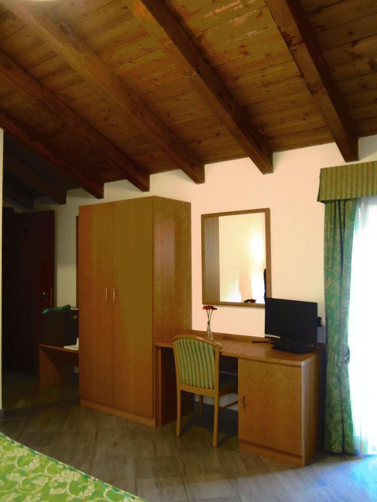 Albergo La Veranda Tavarone Esterno foto