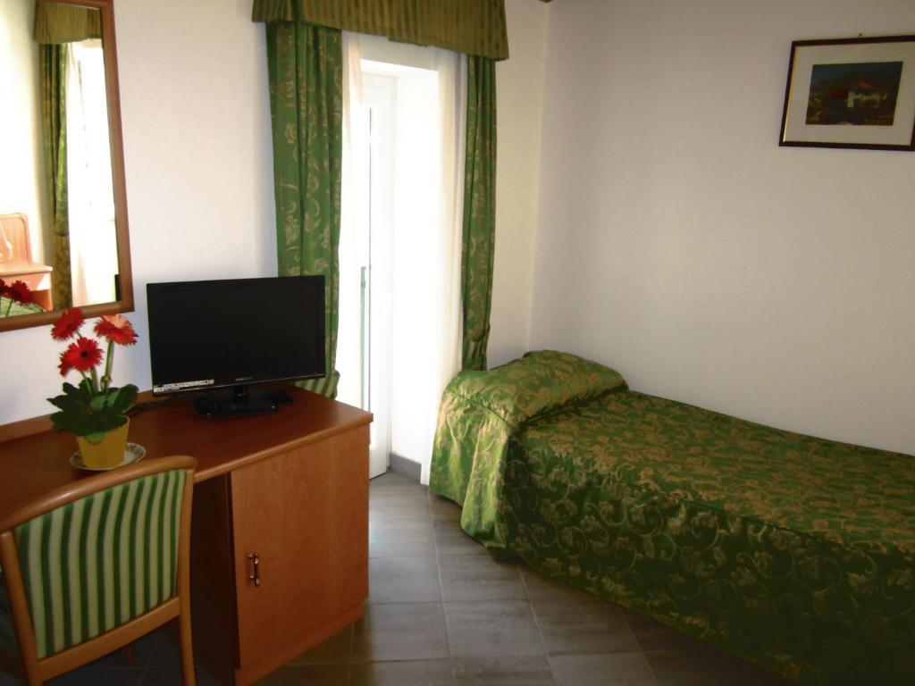 Albergo La Veranda Tavarone Esterno foto